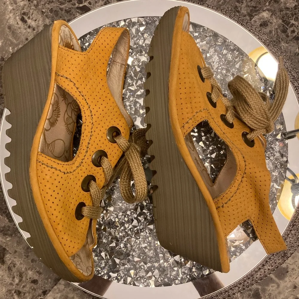 FLY London Chunky Fall Casual Wedge Lace Up Autumn Yellow Slingback Style SZ 9
